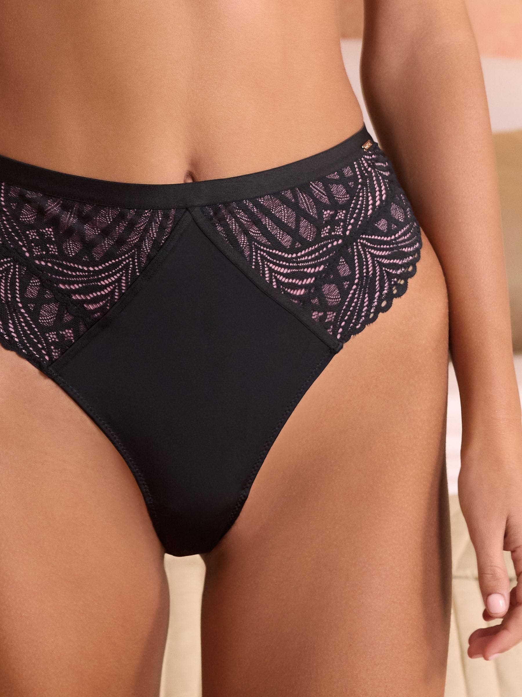 Lipsy Geo kanten tangaslip