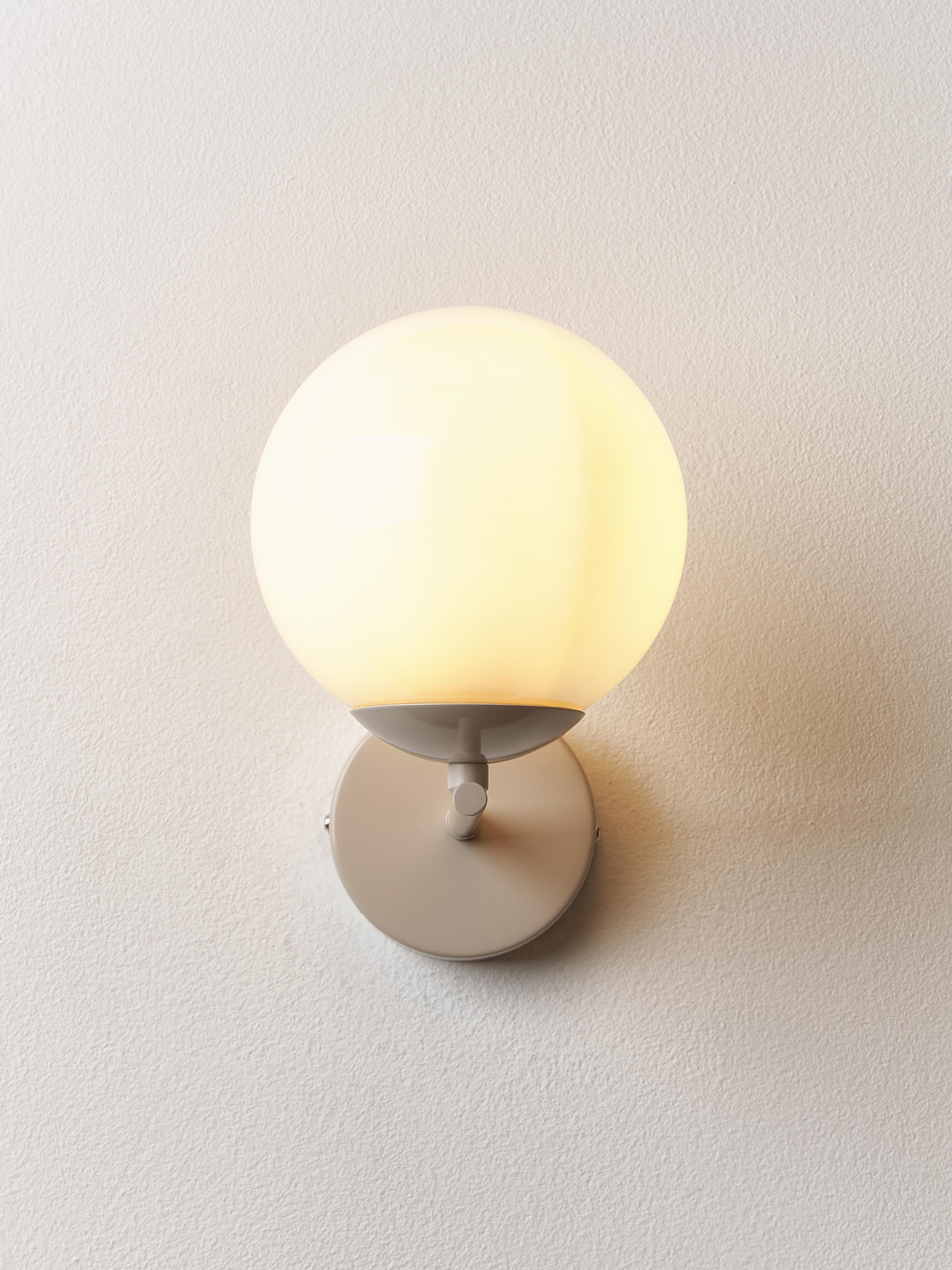 Wandlamp Atlanta van opaalglas