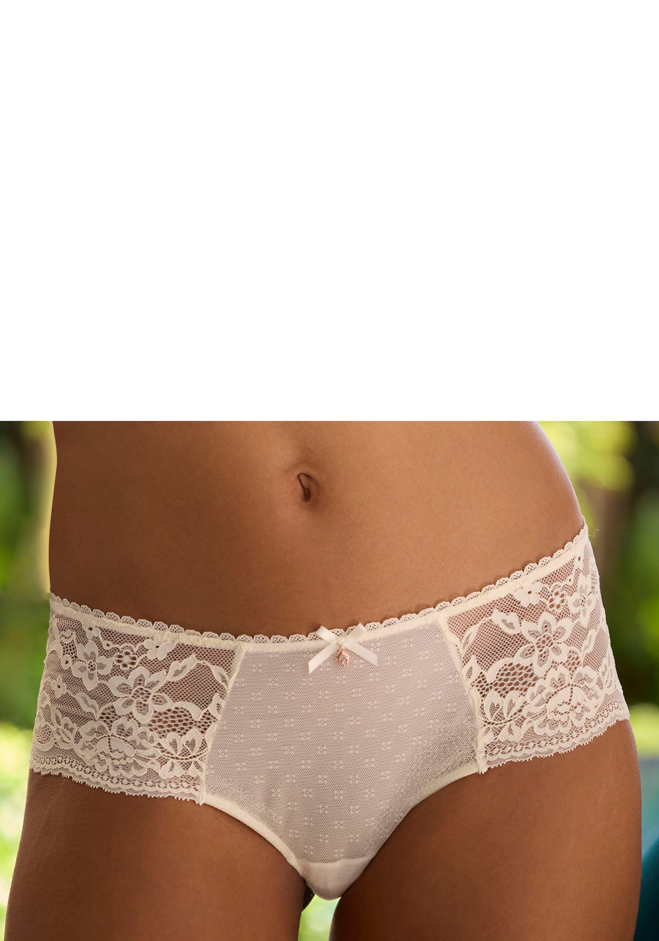 s.Oliver Panty »Livie«, mit zarter Jacquardspitze und feinem Soft-Mesh