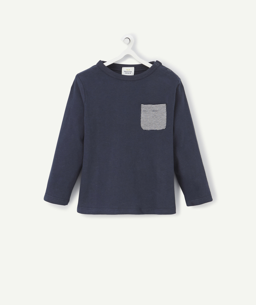 LE T-SHIRT BLEU MARINE AVEC POCHE RAYÉE