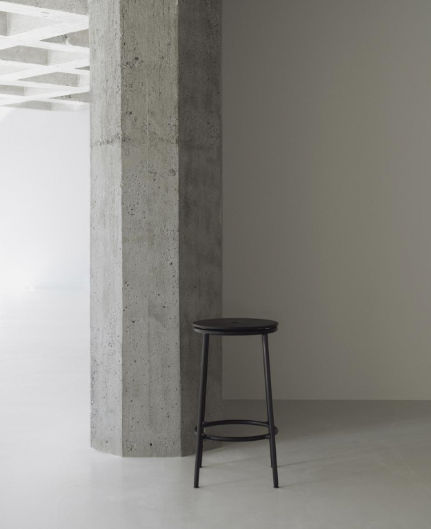 Normann Copenhagen Circa barkruk 65 zwart eiken