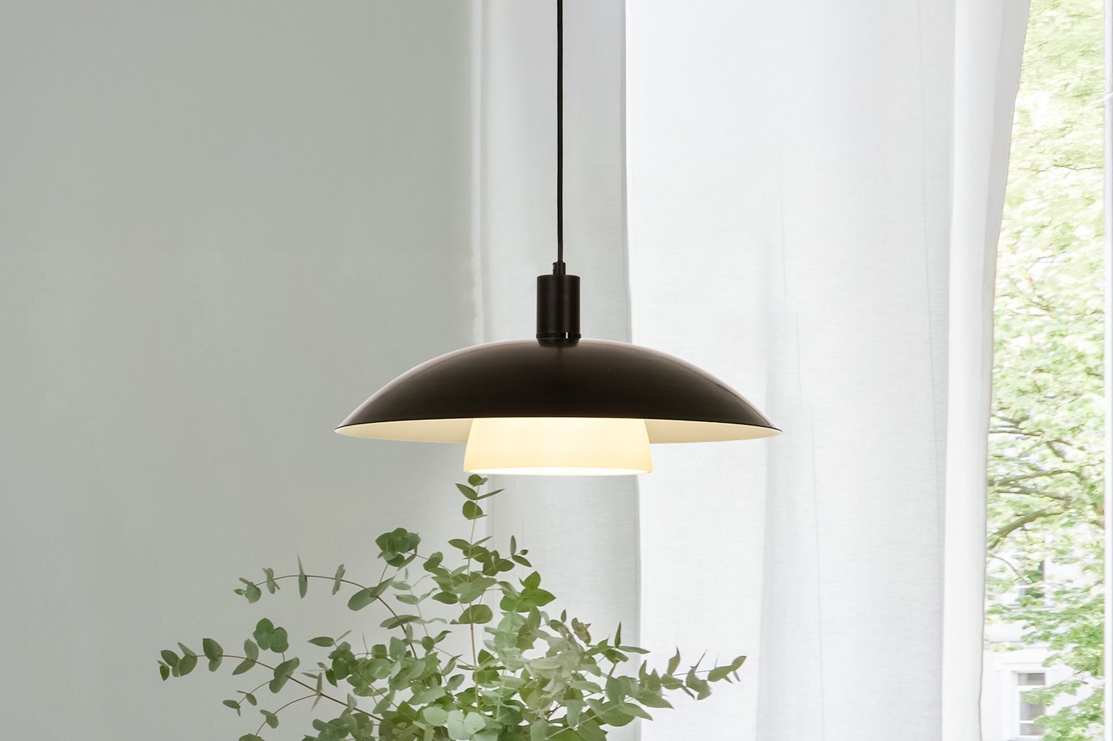 Alfa taklampe Svart E27, inkludert ringer i krom og matt messing