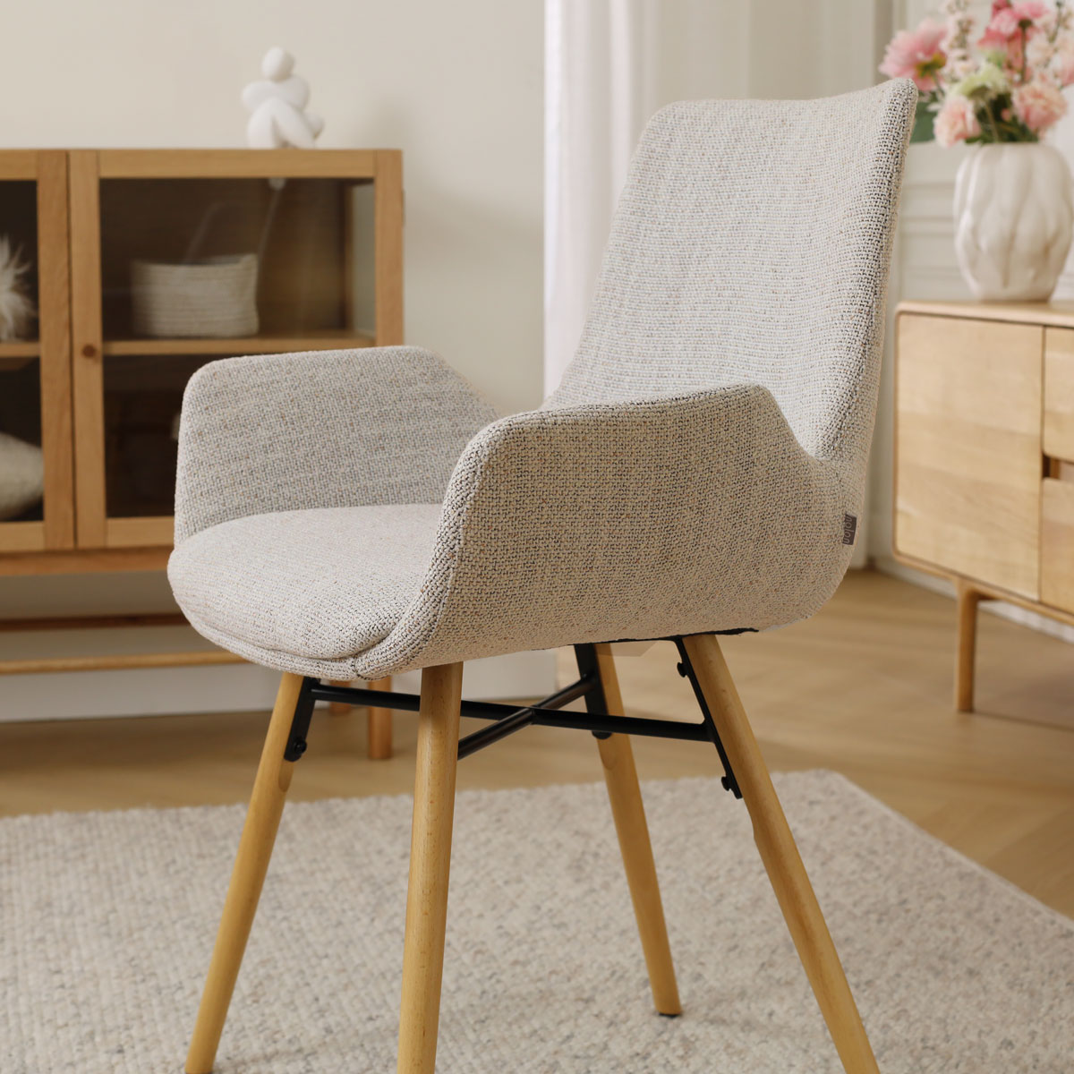 Eetkamerstoel Nena-Eef beige gemêleerd - houten onderstel