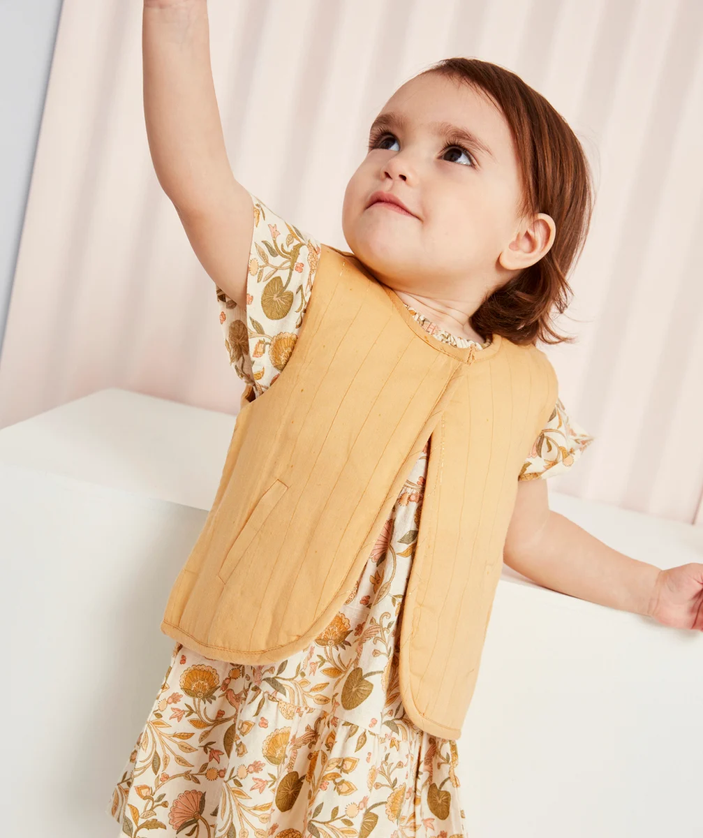 CARDIGAN BÉBÉ FILLE SANS MANCHES JAUNE REMBOURRÉ
