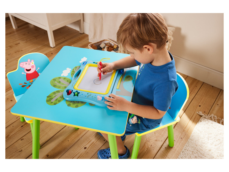 Kinder tafel met 2 stoelen