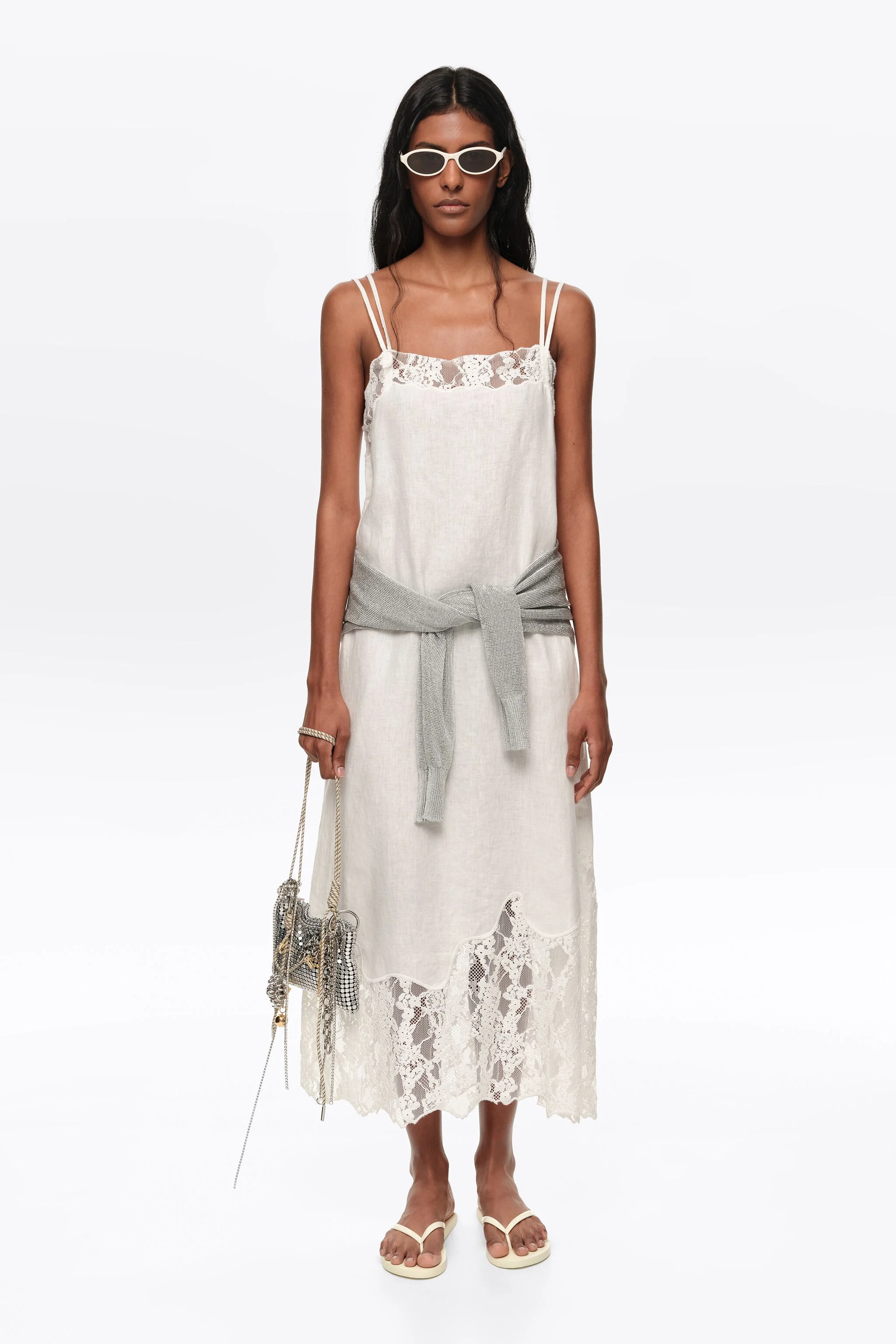 Vestido midi de linho branco lavado com renda