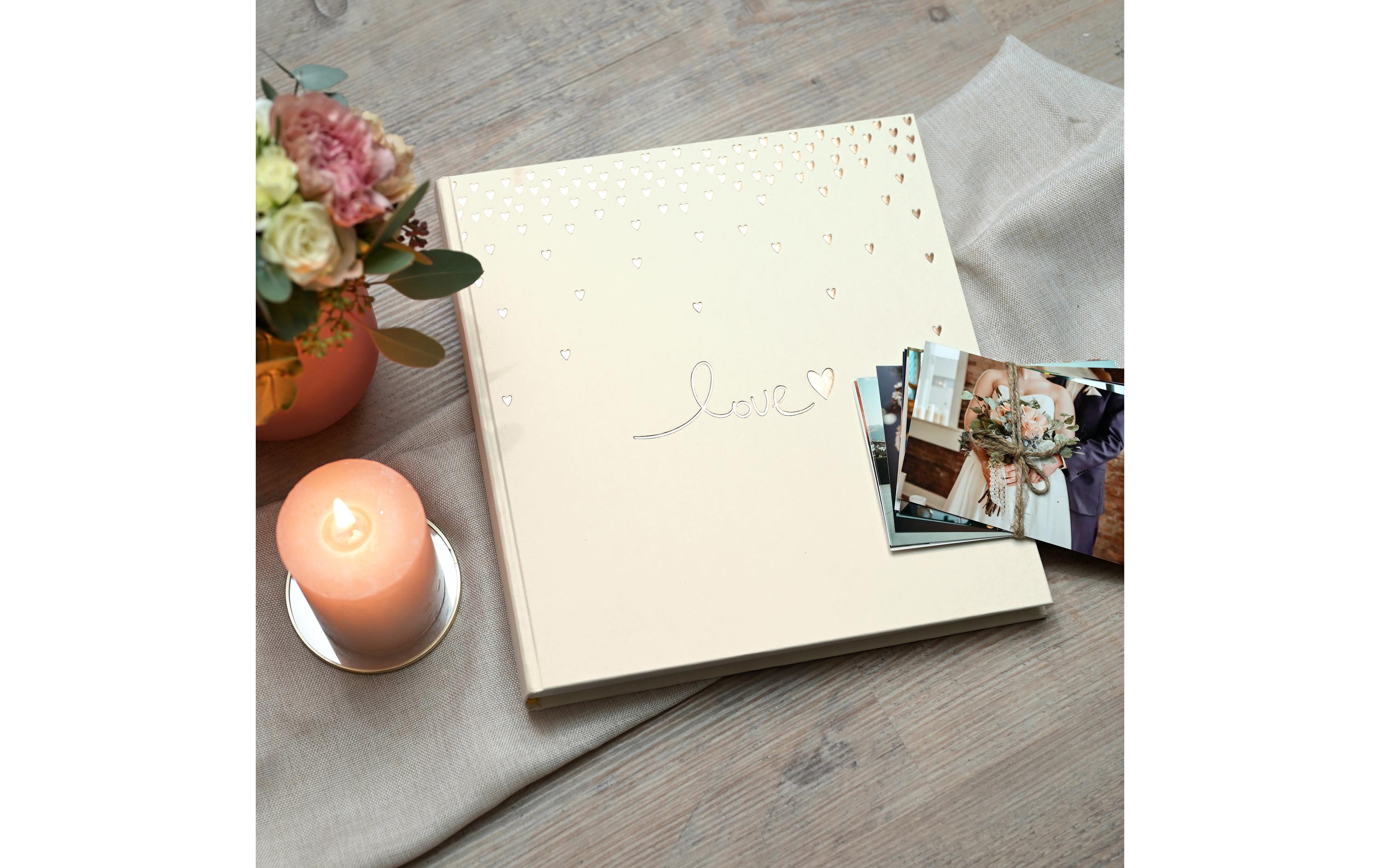 Hochzeitsalbum Raining Hearts BeigeHochzeitsalbum mit Silberprägung