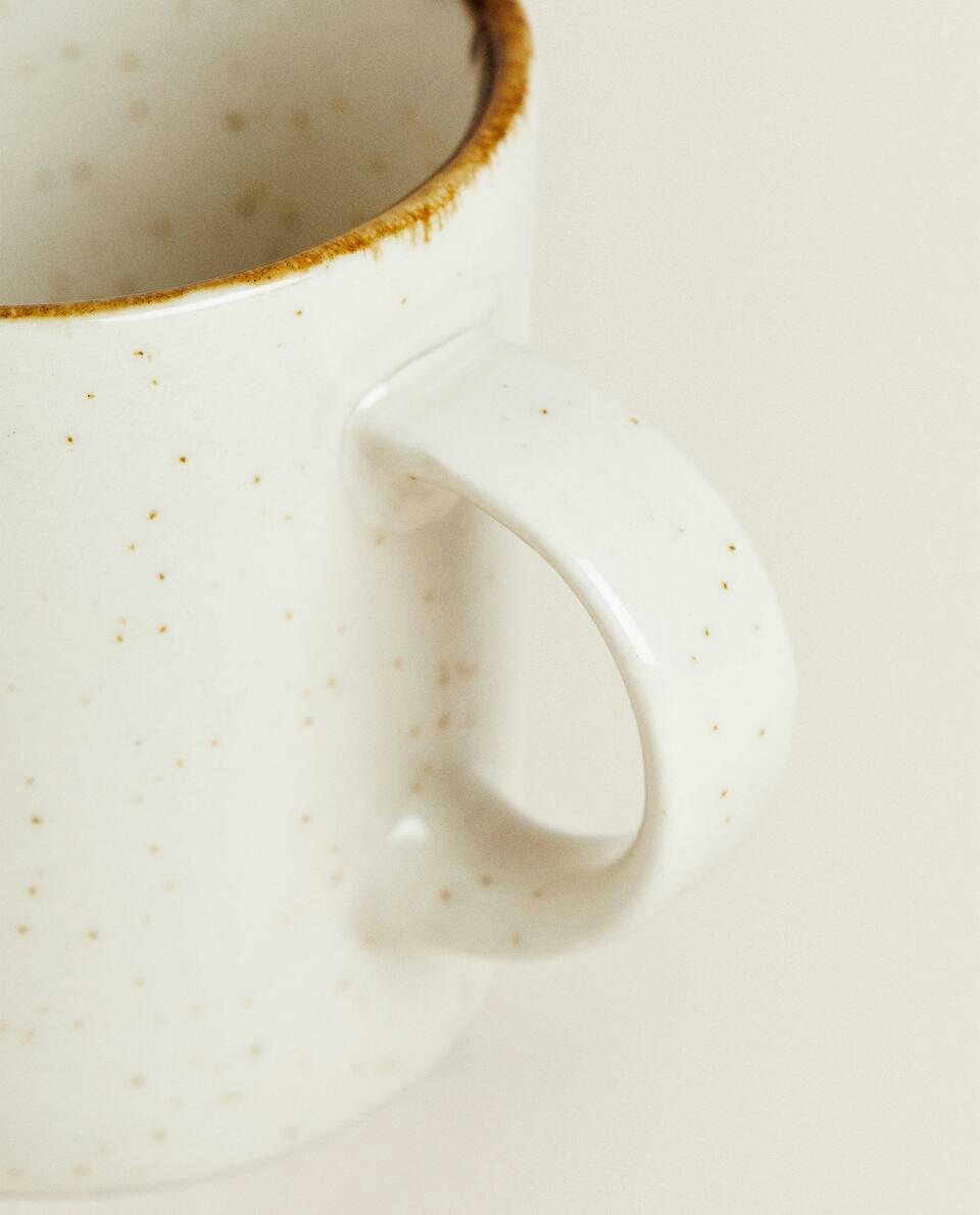 CANECA DE PORCELANA COM BORDA DE ACABAMENTO ANTIGO
