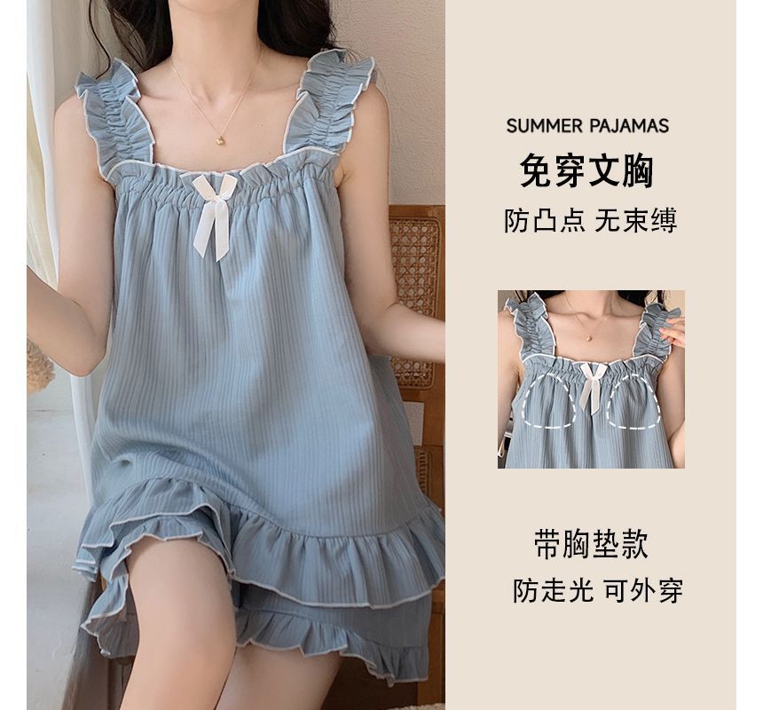 Dazzli - Pyjamaset: Gewatteerde top met strik en ruches + shorts