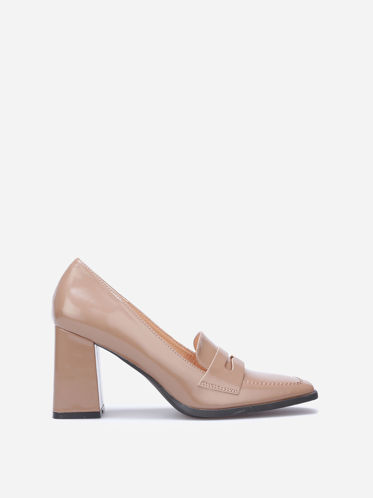 Mocassins vernis à talon et surpiqûres- Taupe