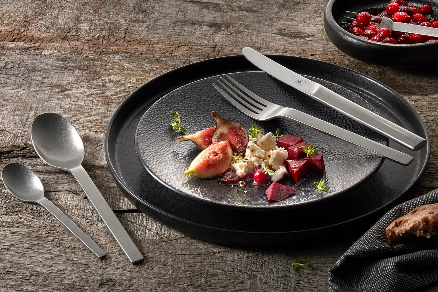 ZWILLING Minimale Vintage Besteckset 68-teilig, Für 12 Personen, Spülmaschinengeeignet, Edelstahl, Gehämmert, Silber