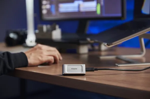 Kingston XS2000 - SSD - 4 TB - ekstern (bærbar) - USB 3.2 Gen 2x2 (USB-C stikforbindelse)