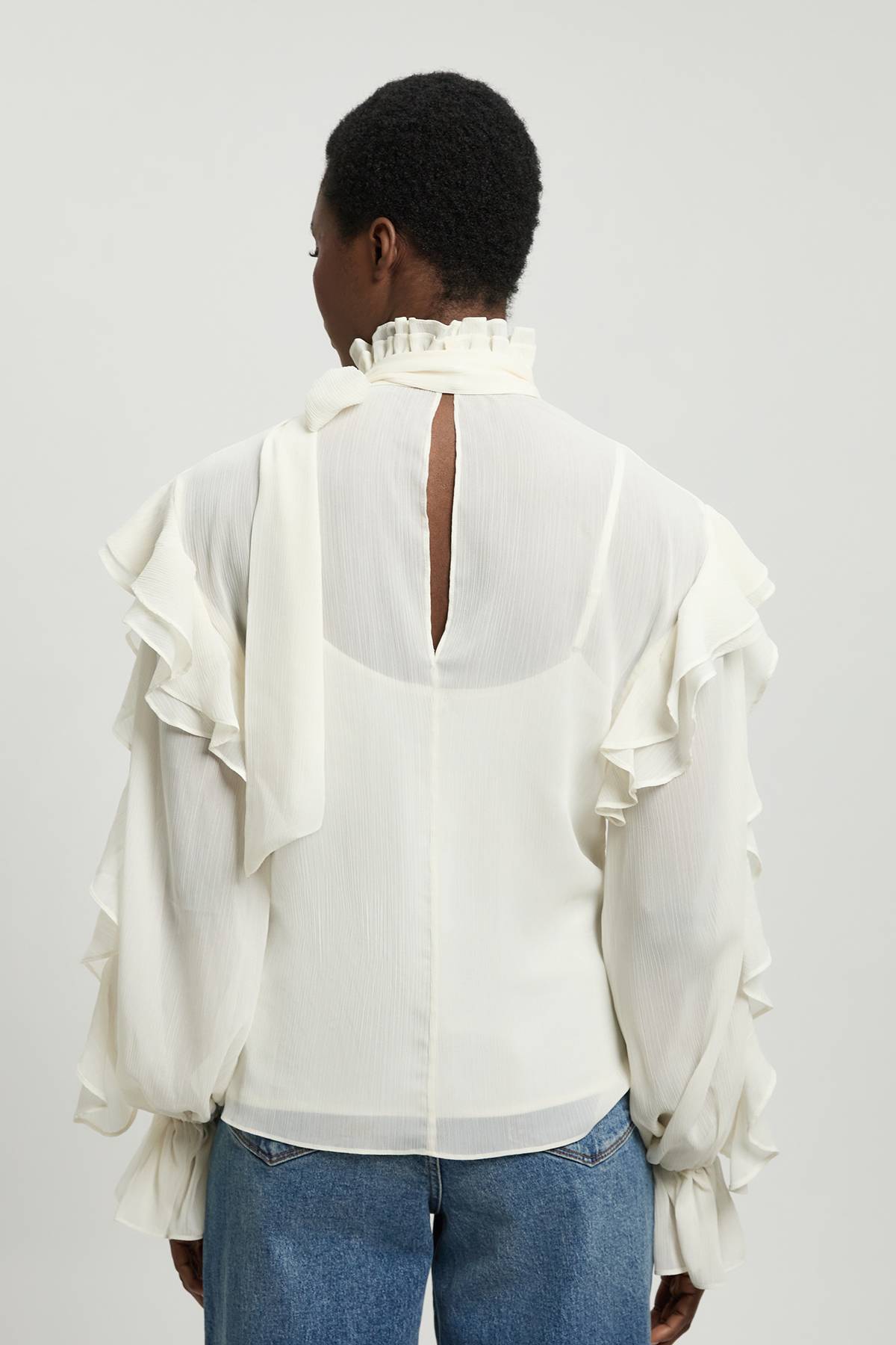 KarenMillen Blouse en Georgette Froissée à Volants avec Nœud Lavallière