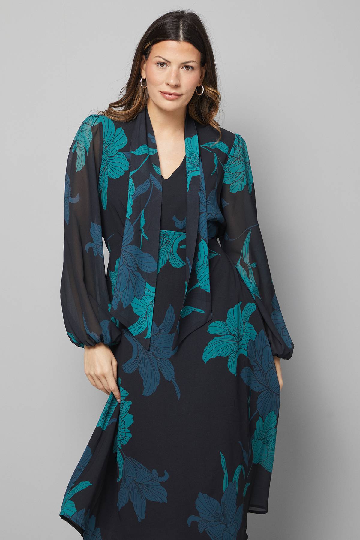 Wallis Robe Midi Noire à Motifs Floraux avec Nœud Lavallière