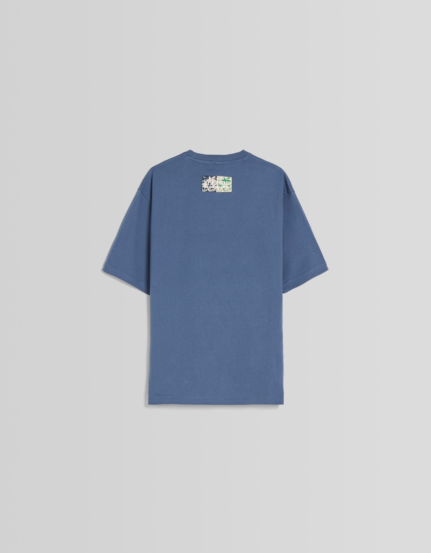 Camiseta de manga curta com estampa e modelagem quadrada