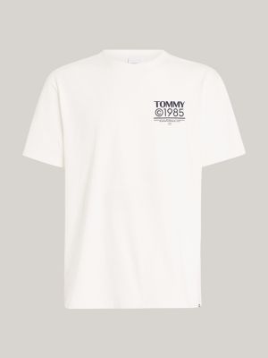 Camiseta com logo nas costas da coleção de 1985