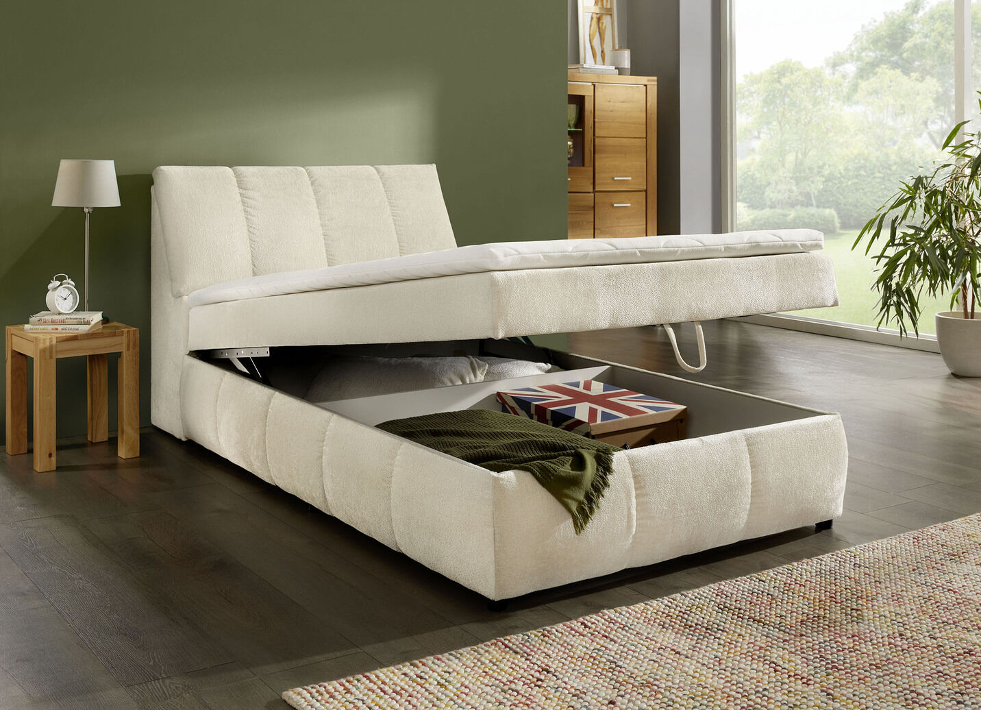 Boxspringbett mit Stauraum im Kopfteil und Bettkasten