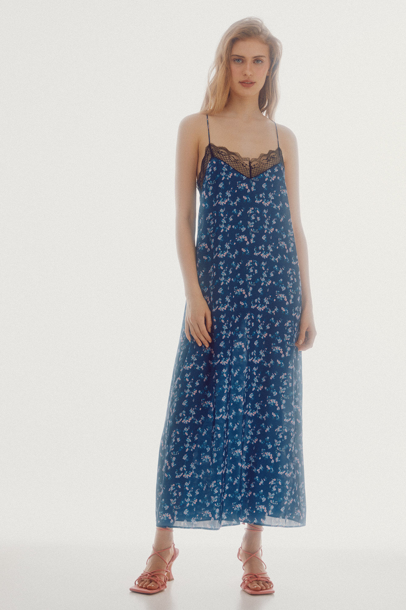 Vestido curto estampado. - Multicolorido