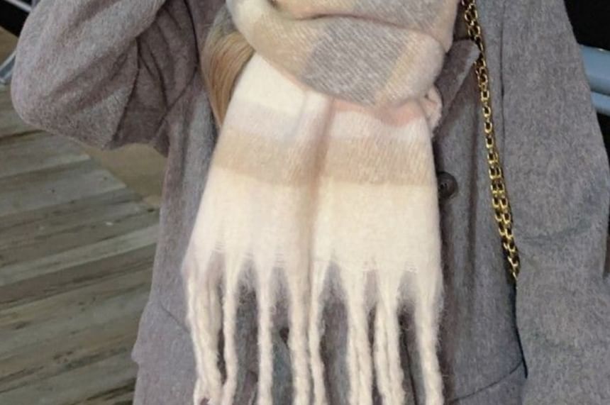 Hyeeun - Geruite Mohair Sjaal met Franjes