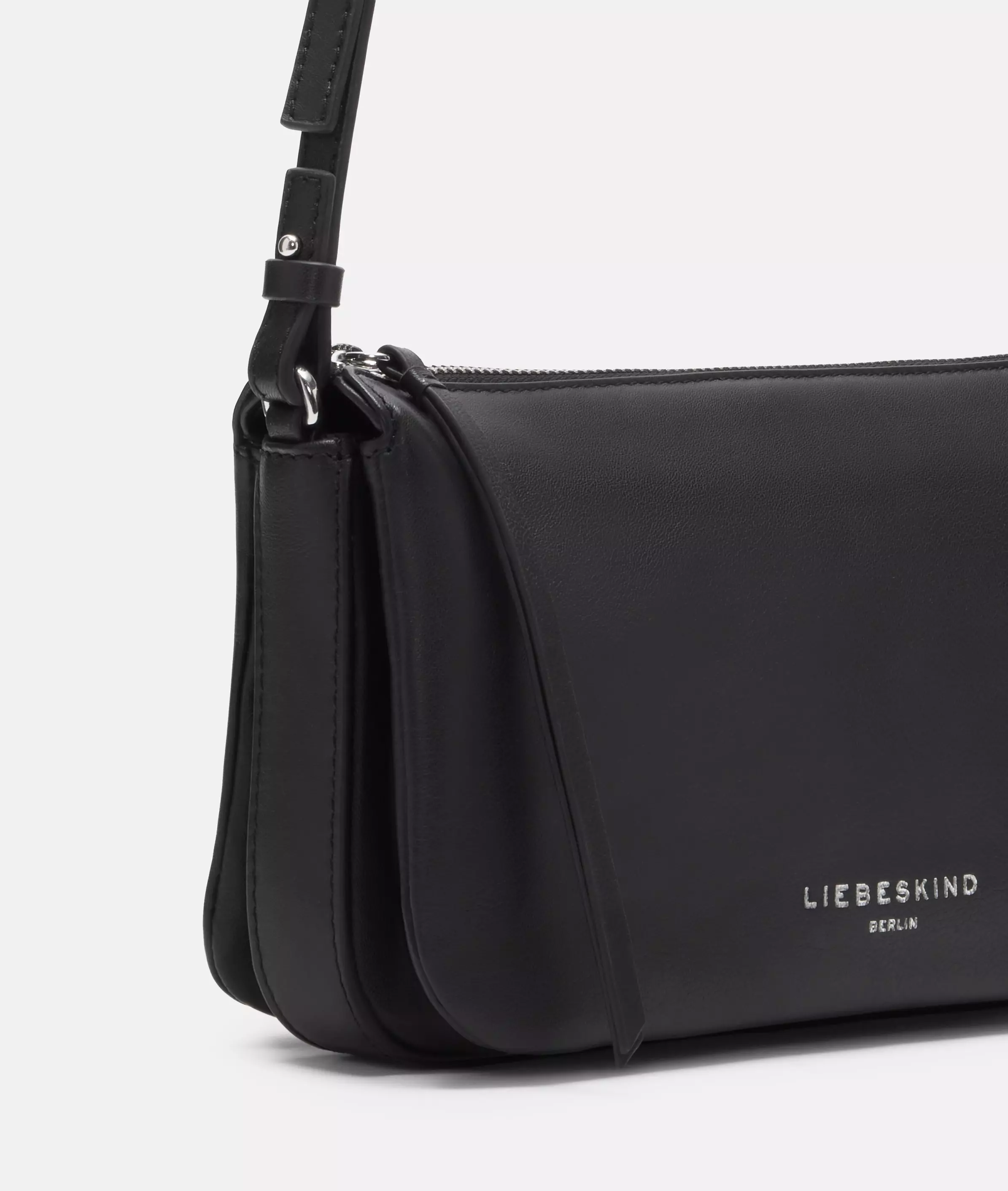 Crossbody Handy crossbody bag made from soft sheepskin