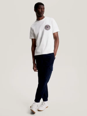Camiseta com estampa xadrez e monograma TH