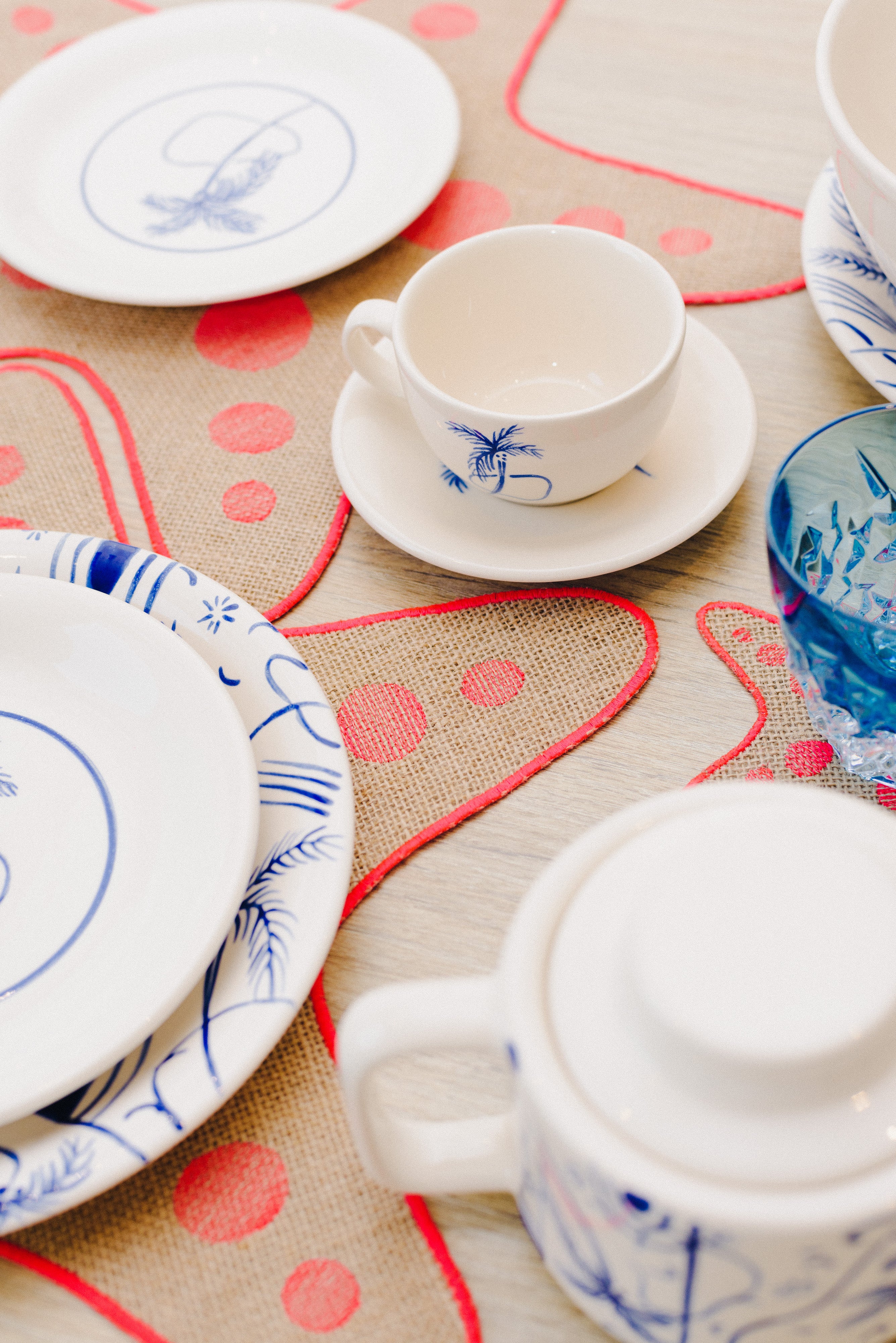 Tasse et assiette à thé en céramique « Trazos Sicilia Black » (lot de 4)