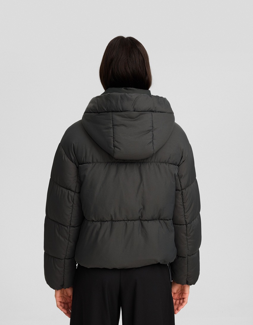Jaqueta puffer oversized com capuz