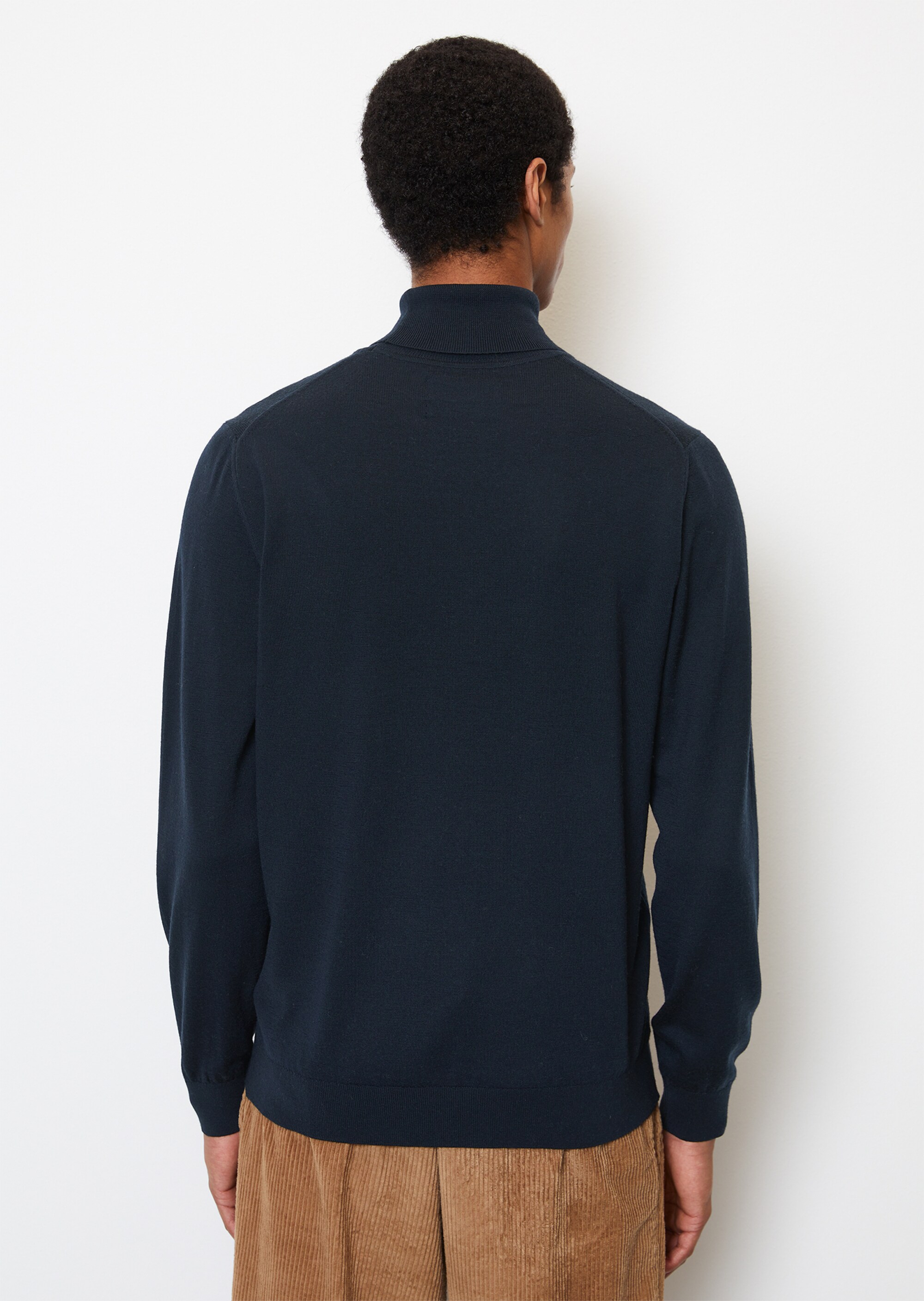 Rollkragen-Pullover shaped aus softer Schurwolle