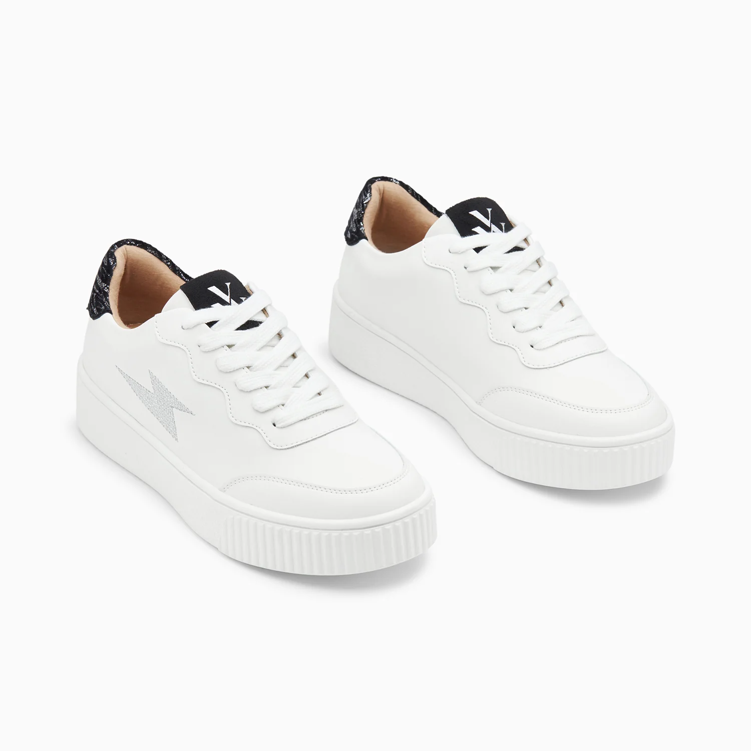 Sneakers-Baskets éclair Carolane blanc et noir imprimé zèbre à lacets