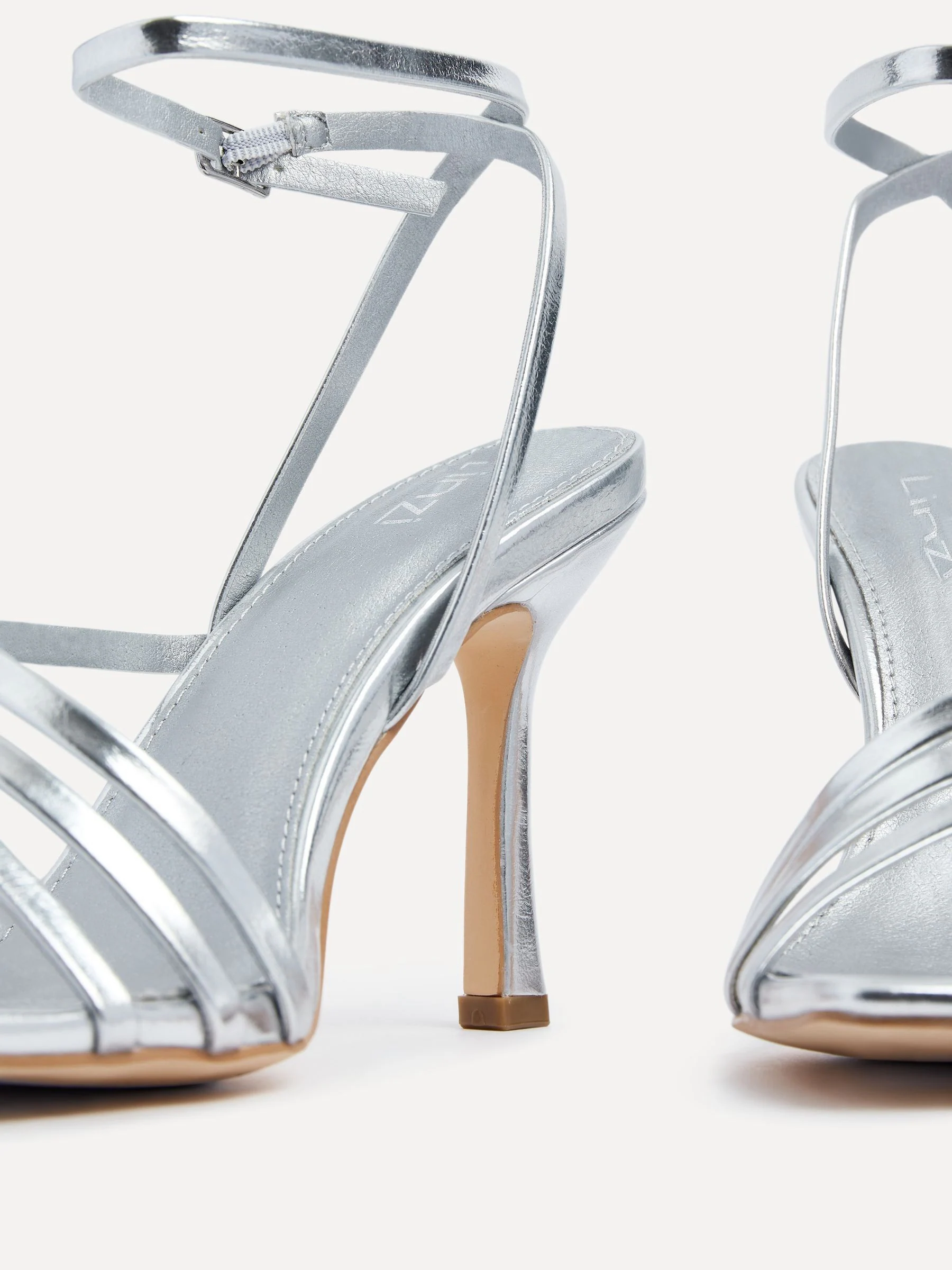 Zilver - Linzi Scarlett sandalen met bandjes, hak en enkelbandje