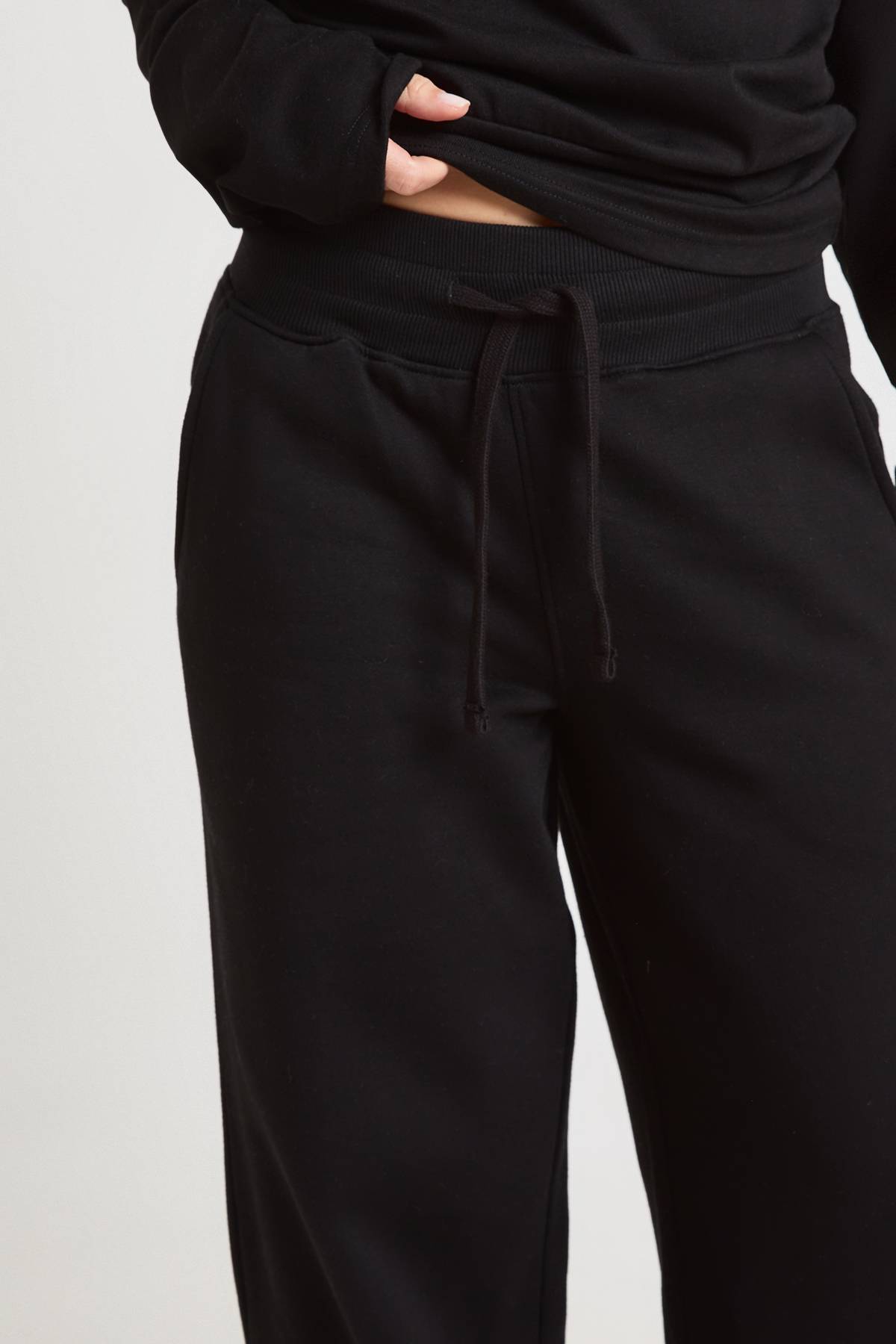 boohoo Ensemble De Jogging Petite Taille Taille Cintrée Épaules Dénudées Jambes Droites