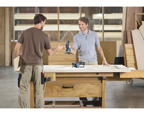 Bosch Professional GKF 12V-8 kantenfrees, inclusief 2 accu's (3,0Ah), lader en L-BOXX 136