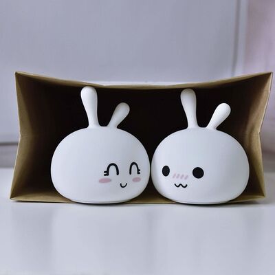 Rabbit & Friends Lampe Stor Kanin, Happy Hvit