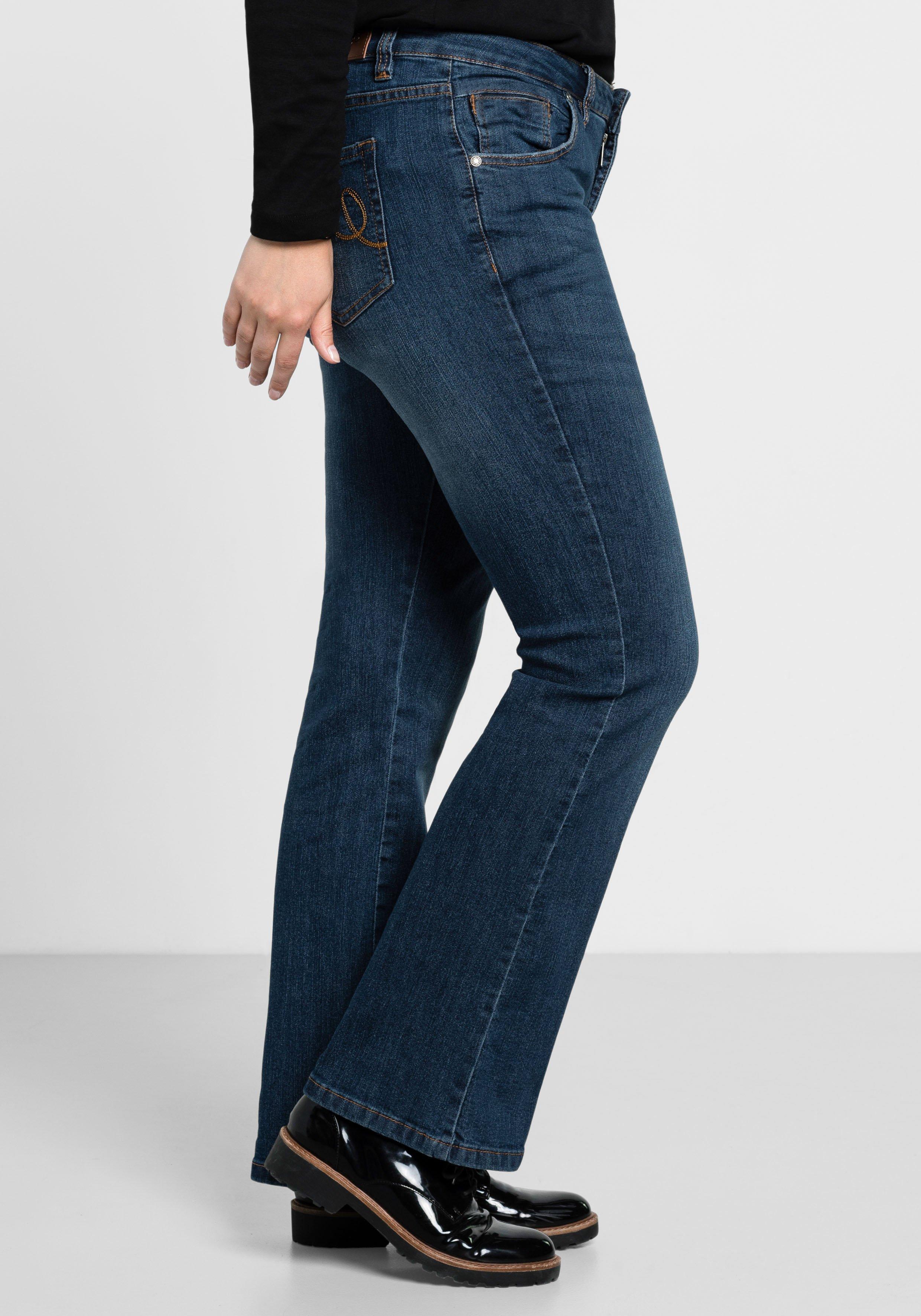 Bootcut-Jeans in 5-Pocket-Form, mit Used-Effekten