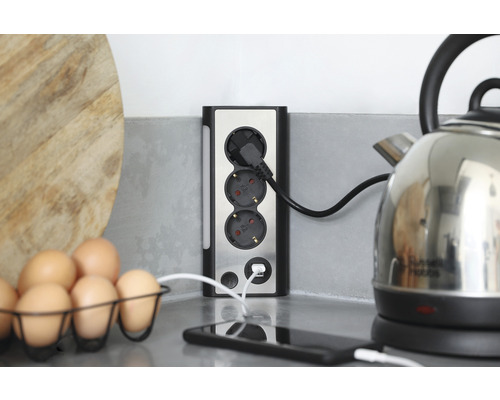 Drievoudig stopcontact met 1x USB-A-poort en 1x USB-C-poort, 1,5 m kabel met schokbescherming, zwart/zilver