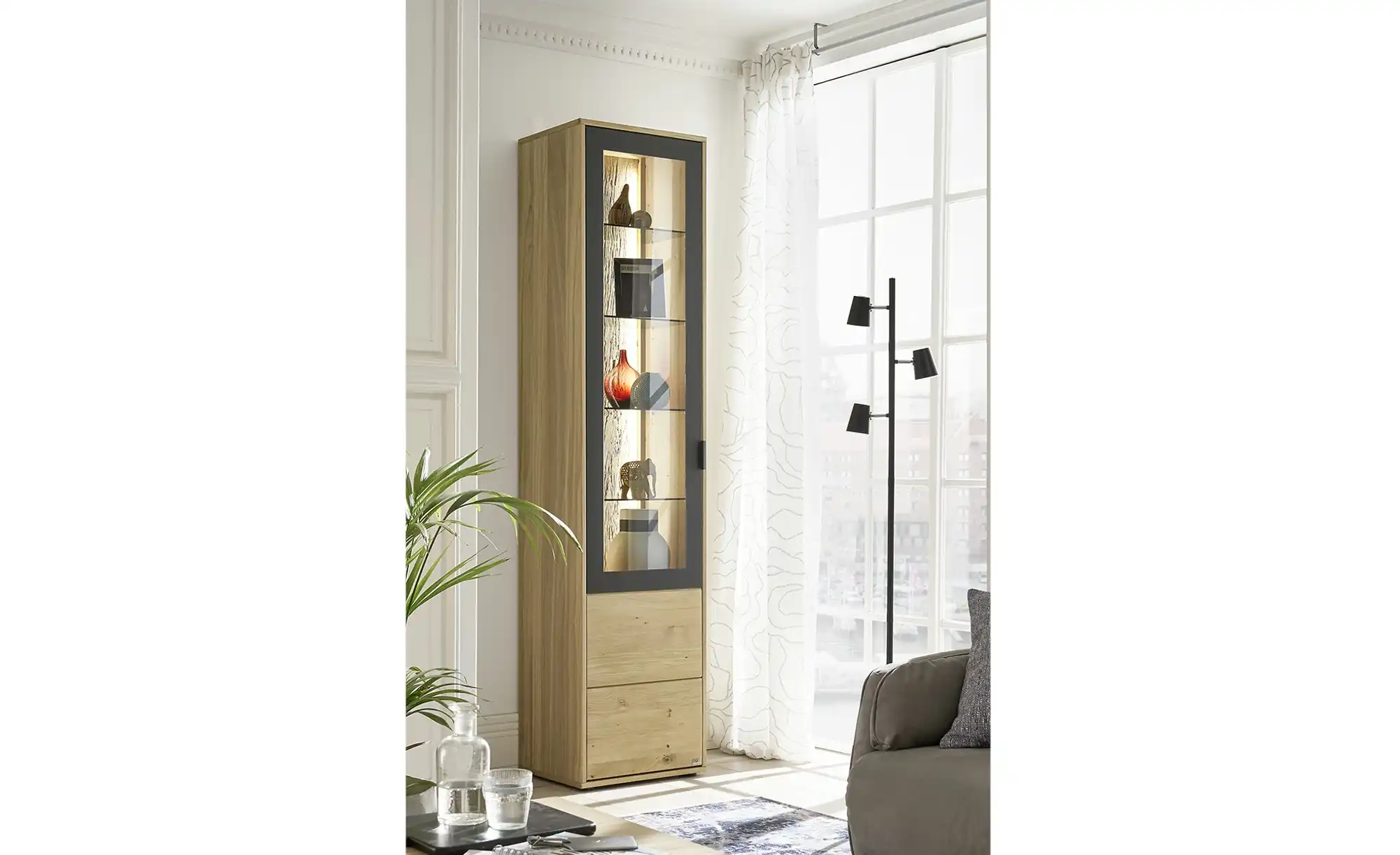 Gallery M Vitrine Alan