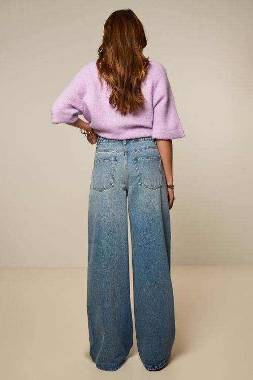 Blauwe wide leg jeans met schuine zoom