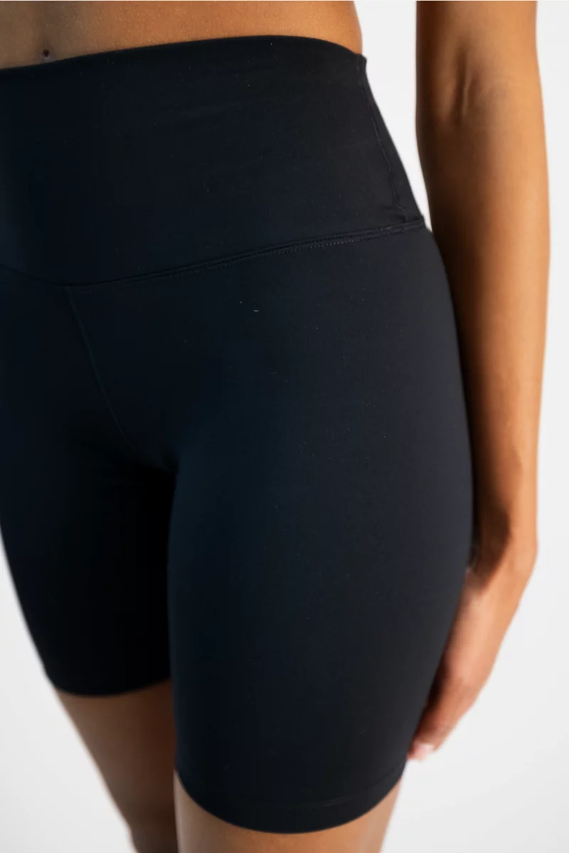Nike Dri-FIT One Biker 8 Inch Damen Short