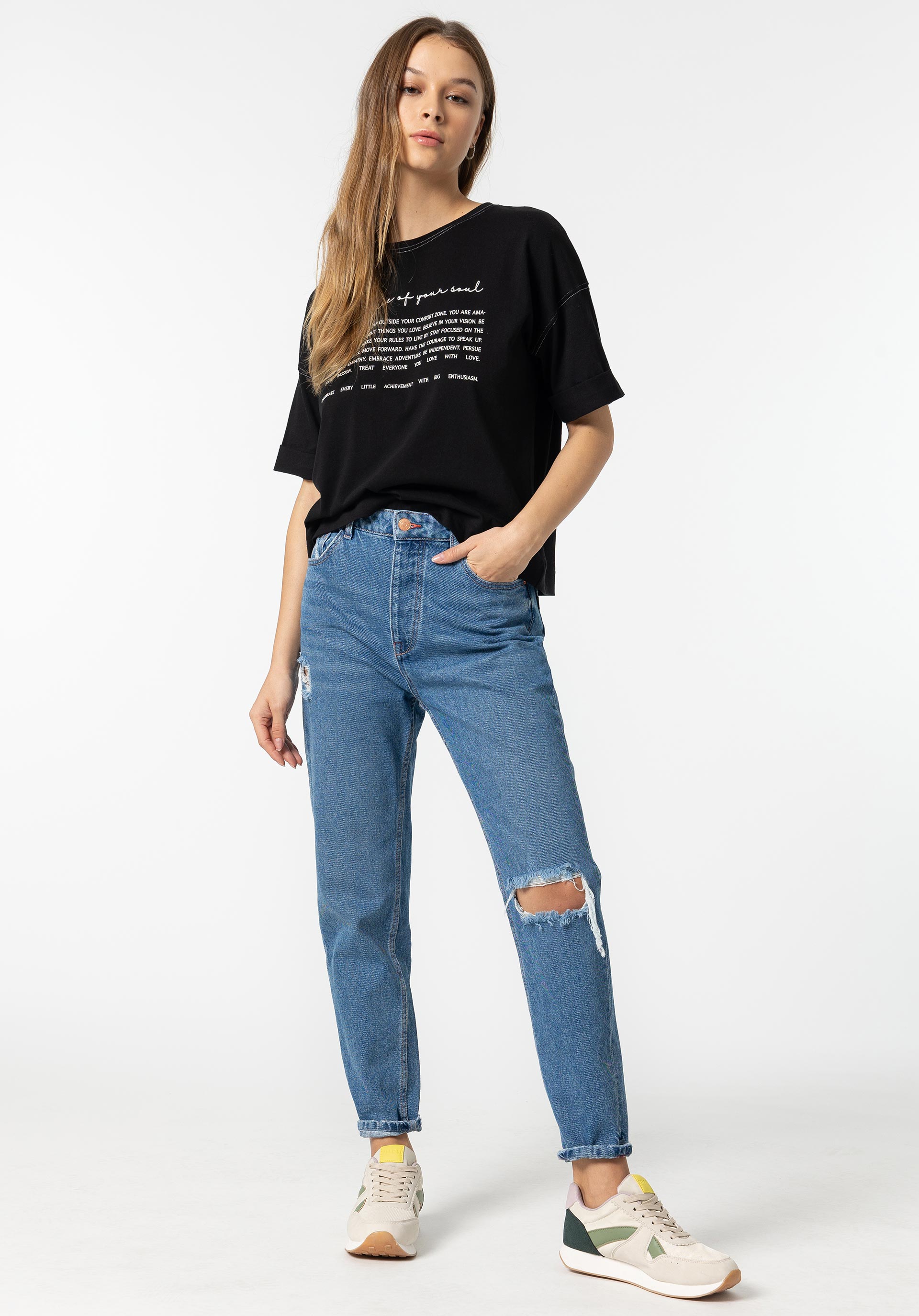 Jeans Mom Fit Cintura Alta com Rasgões