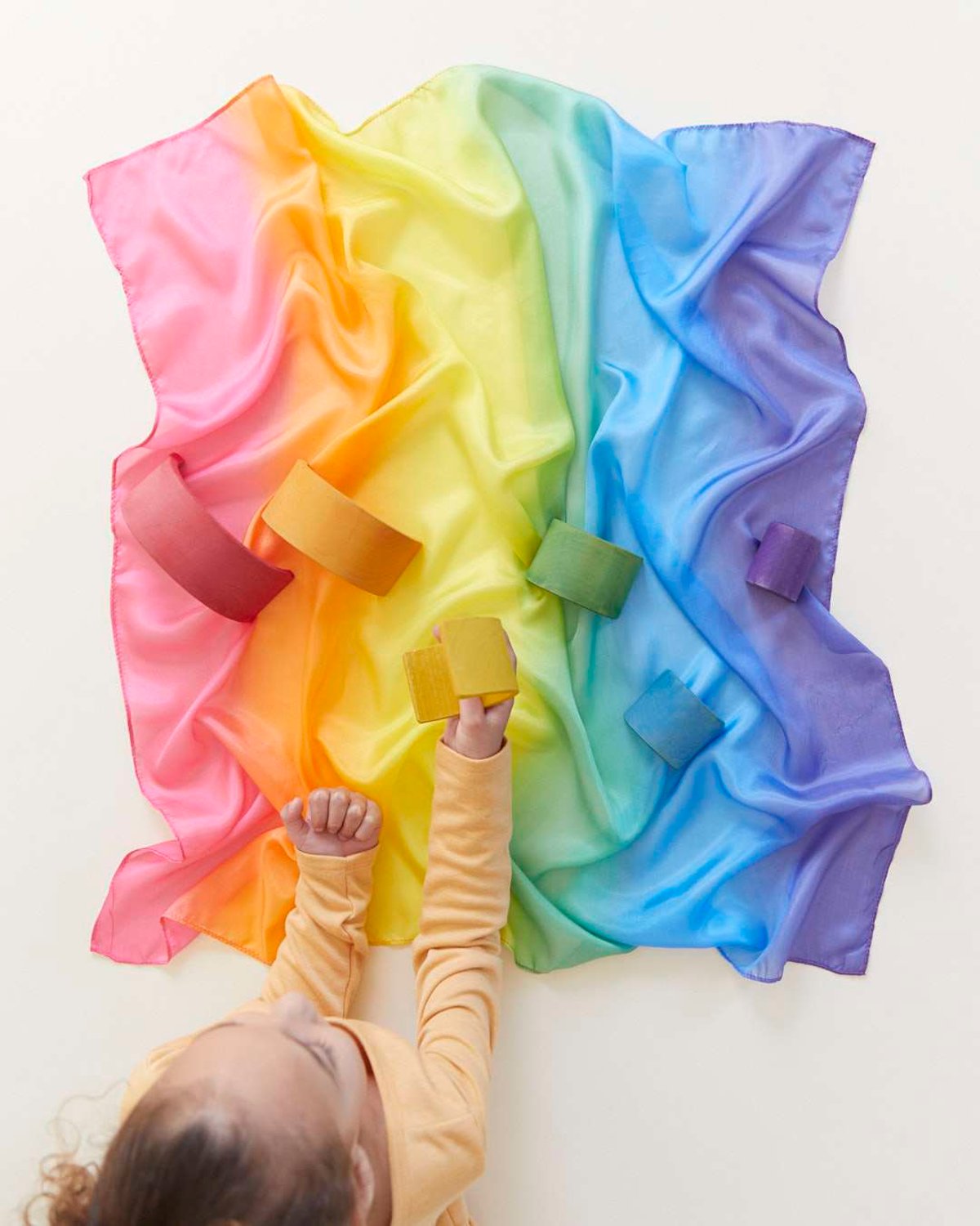 Lekesilke Liten – 52×52 cm – 100% Silke | Playsilk Rainbow