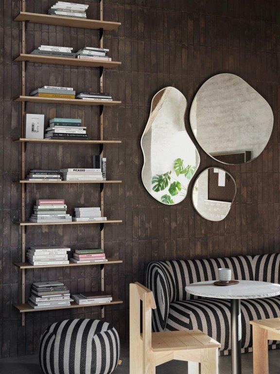 Ferm Living Pond spiegel organisch large brass