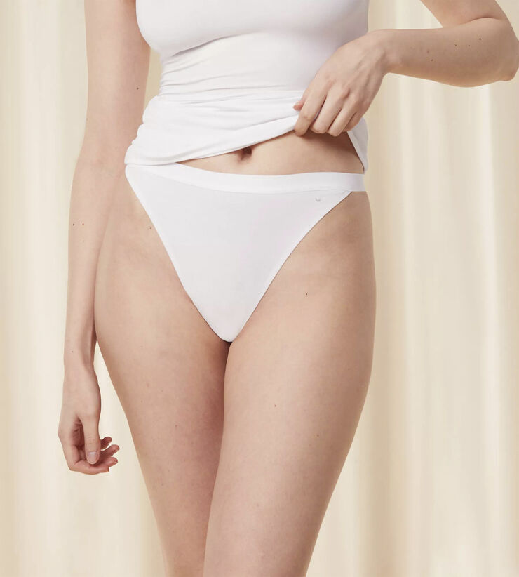 Triumph Smart Natural Brazilian String White