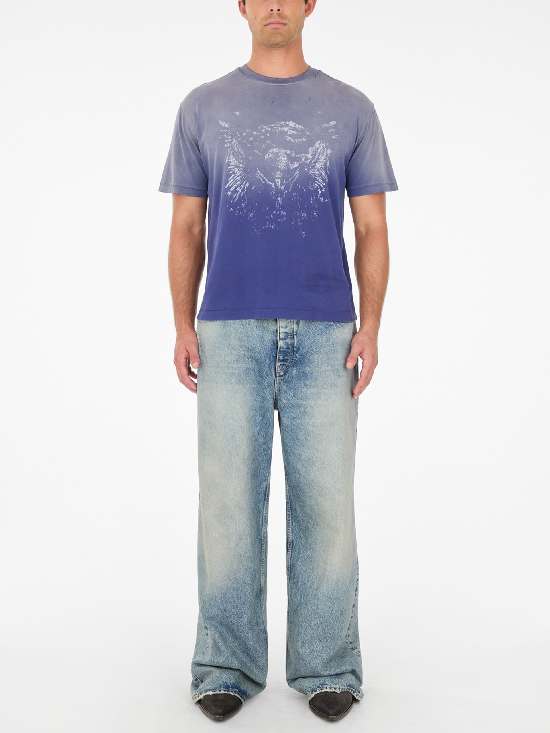 camiseta com águia desgastada