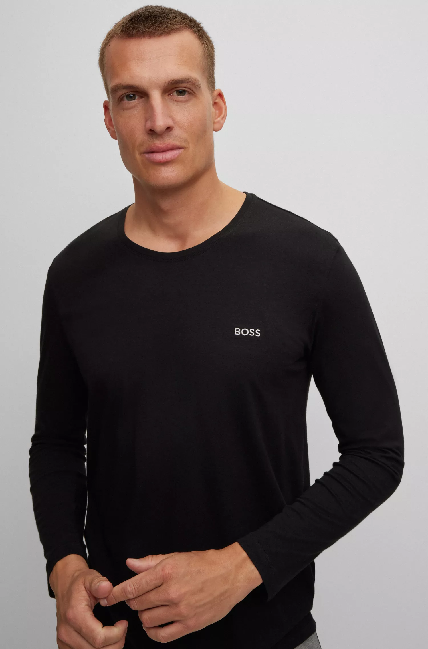 Camiseta BOSS preta de algodão stretch com modelagem regular e logotipo bordado.