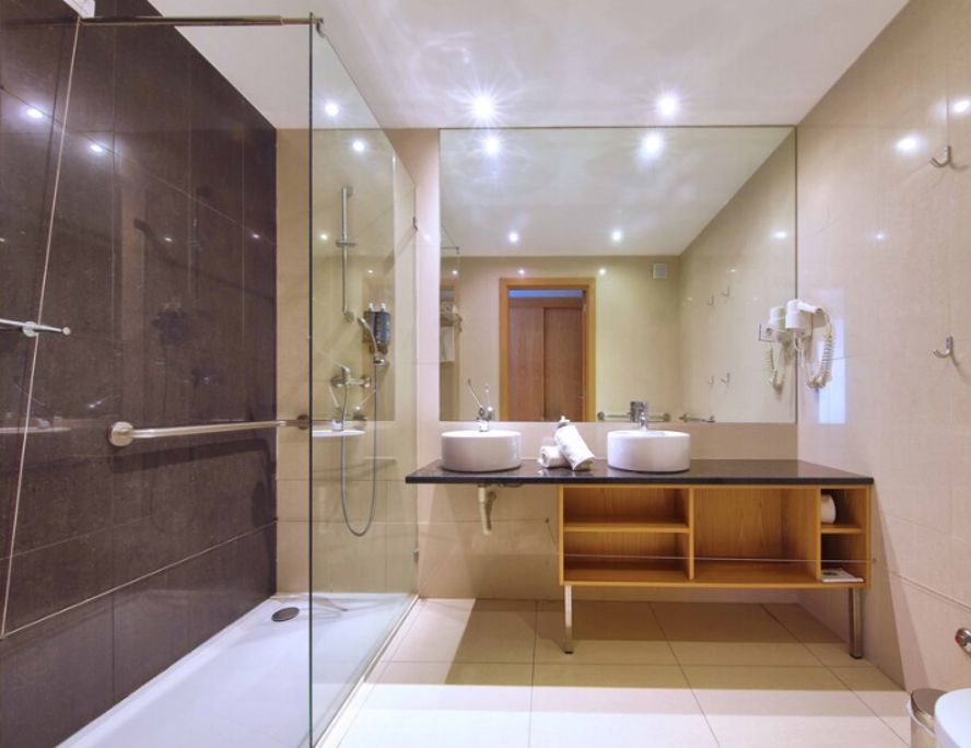 Fly & Go Aqua Hotel Riverside Logies en ontbijt - Aparthotel