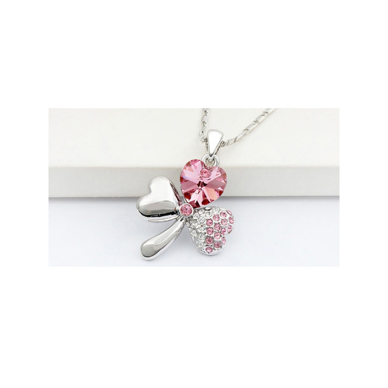Pendentif Trêfle Ã 3 feuilles orné de Cristal Rose de Swarovski
