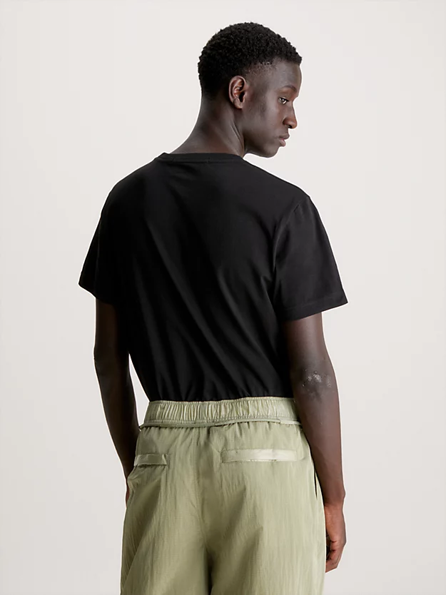 Camiseta com monograma