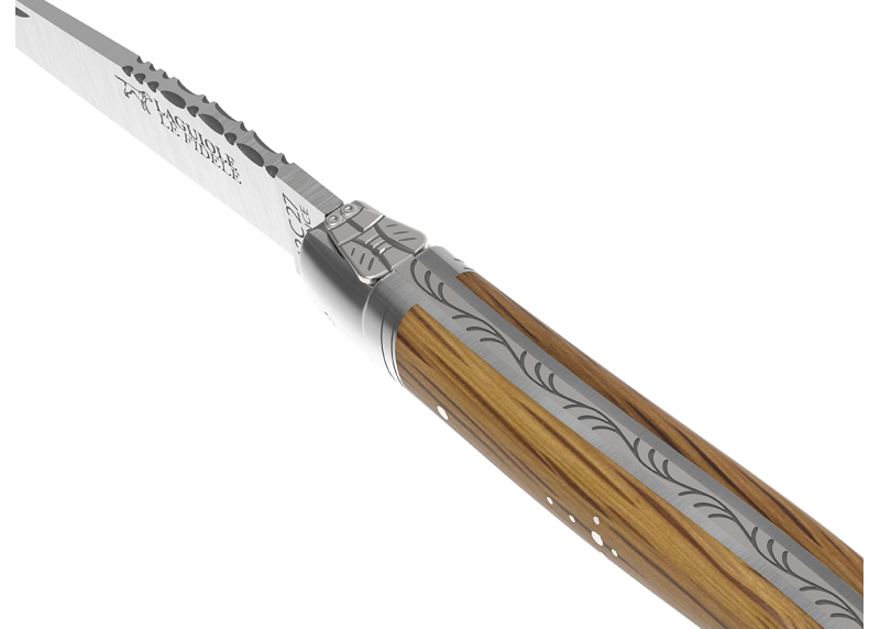 Couteau Laguiole avec un manche en bois de chêne et 2 mitres en acier inoxydable