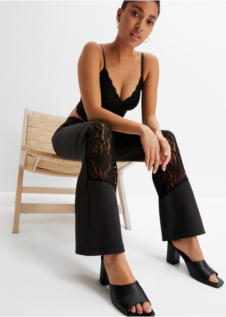 Pantalon avec empiècement dentelle