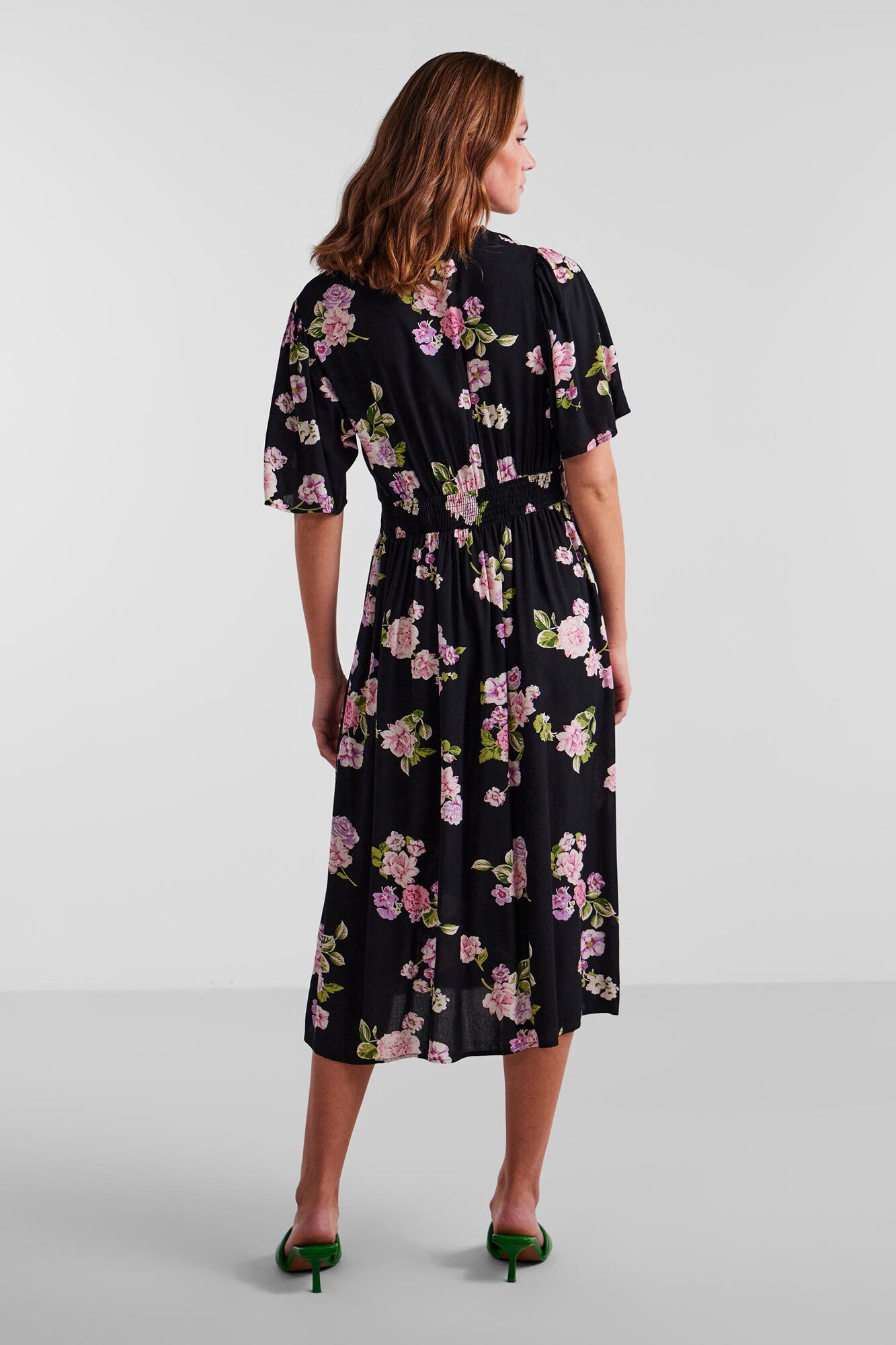 Vestido longo feminino.